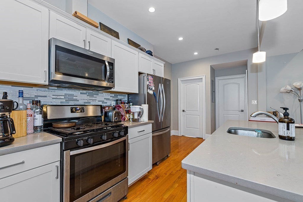 4 bed, 1.5 bath apartment for rent at 195 East Cottage St Unit 2, Dorchester — photo 4 of 25