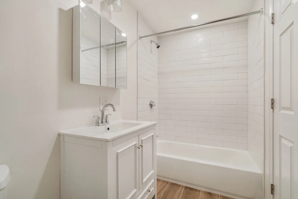 3 bed, 2 bath apartment for rent at 195 Endicott St Unit 3, North End — photo 17 of 25
