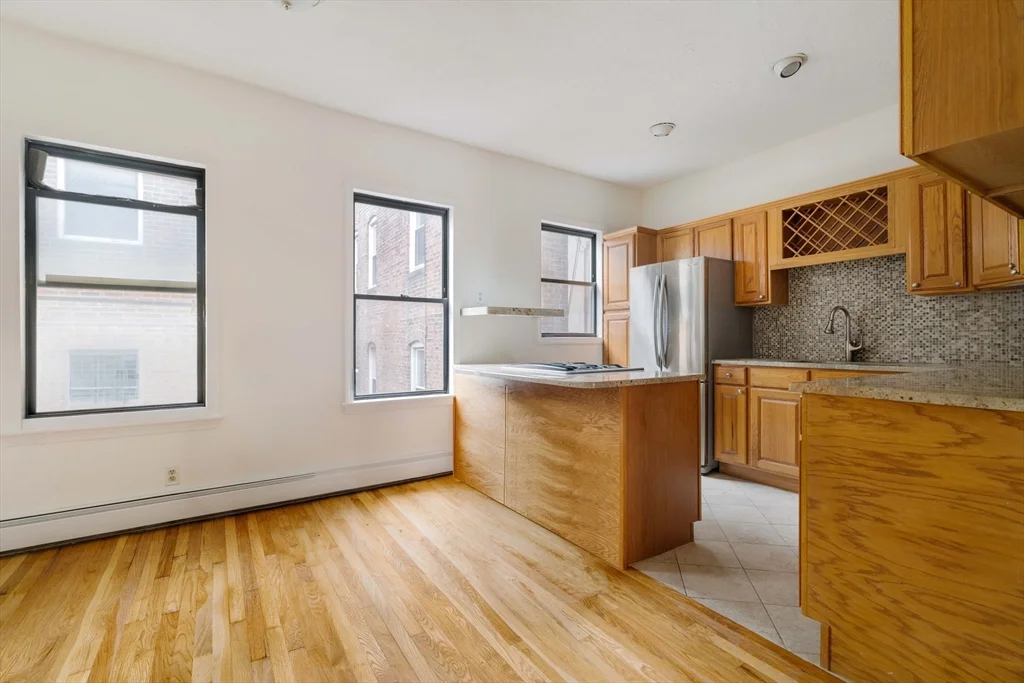 3 bed, 2 bath apartment for rent at 195 Endicott St Unit 3, North End — photo 6 of 25