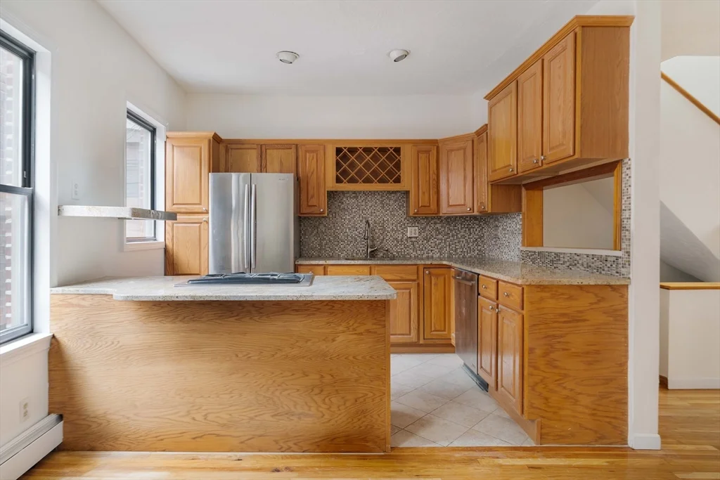 3 bed, 2 bath apartment for rent at 195 Endicott St Unit 3, North End — photo 5 of 25