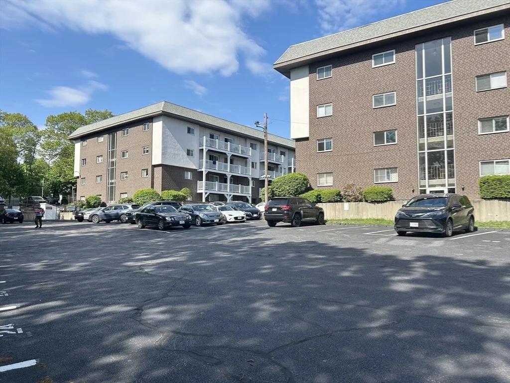 1 bed, 1 bath apartment for rent at 195 Independence Ave Unit 111, Quincy — photo 10 of 17