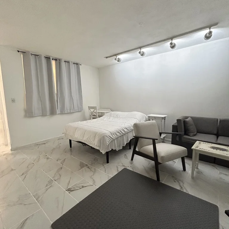 1 bed, 1 bath apartment for rent at 195 Independence Ave Unit 111, Quincy — photo 5 of 17