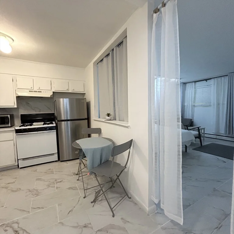 1 bed, 1 bath apartment for rent at 195 Independence Ave Unit 111, Quincy — photo 3 of 17