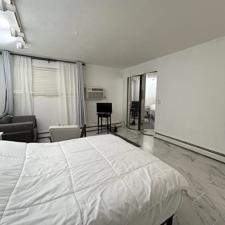 1 bed, 1 bath apartment for rent at 195 Independence Ave Unit 111, Quincy — photo 4 of 17