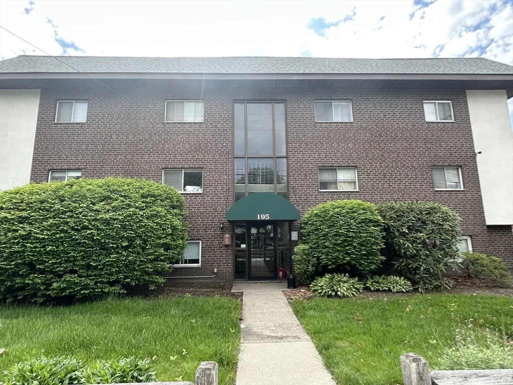 1 bed, 1 bath apartment for rent at 195 Independence Ave Unit 111, Quincy — photo 9 of 17