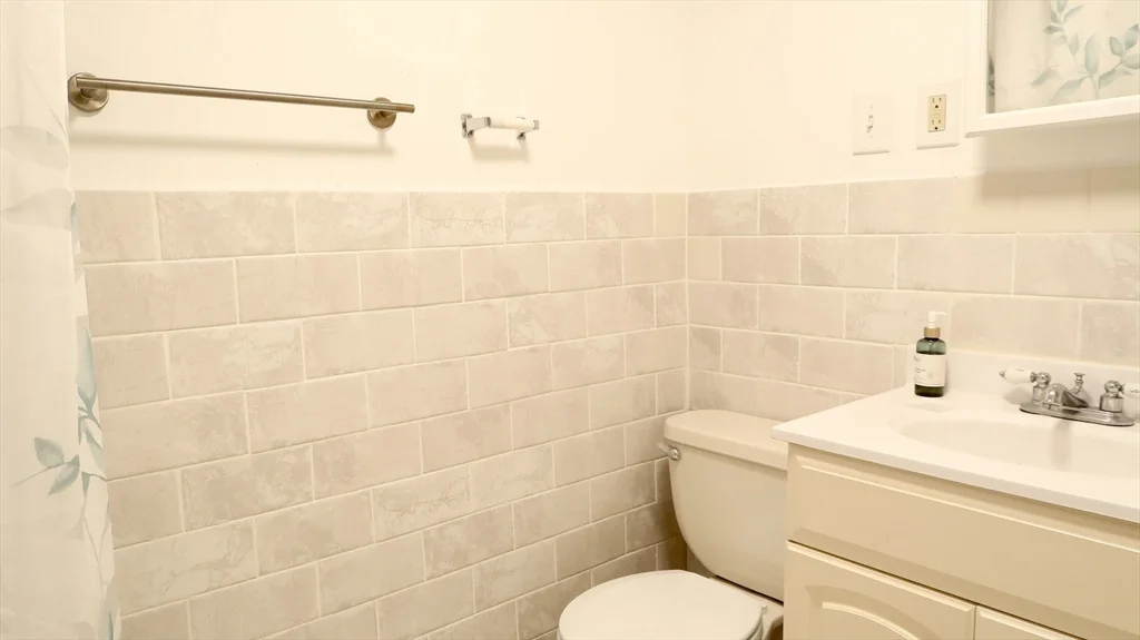 1 bed, 1 bath apartment for rent at 195 Independence Ave Unit 111, Quincy — photo 7 of 17