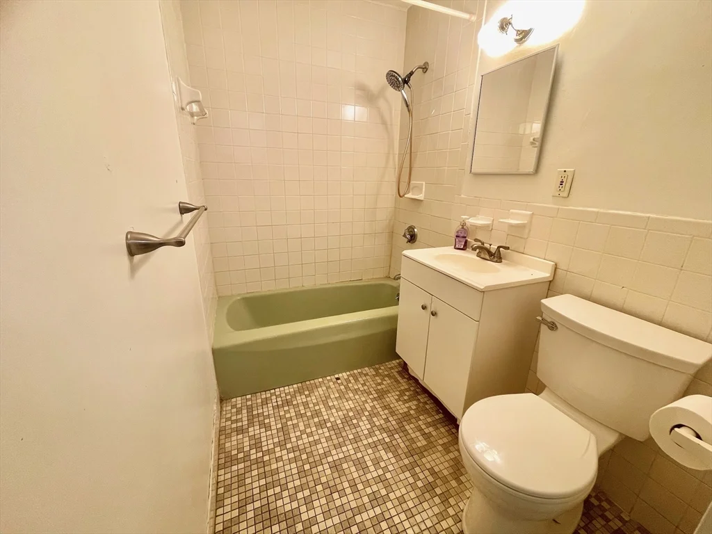 2 bed, 1 bath apartment for rent at 195 Independence Ave Unit 118, Quincy — photo 9 of 15