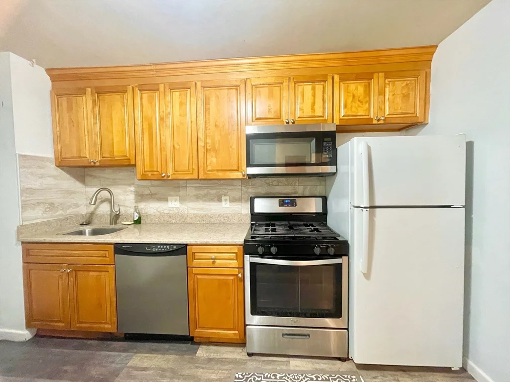 2 bed, 1 bath apartment for rent at 195 Independence Ave Unit 118, Quincy — photo 2 of 15