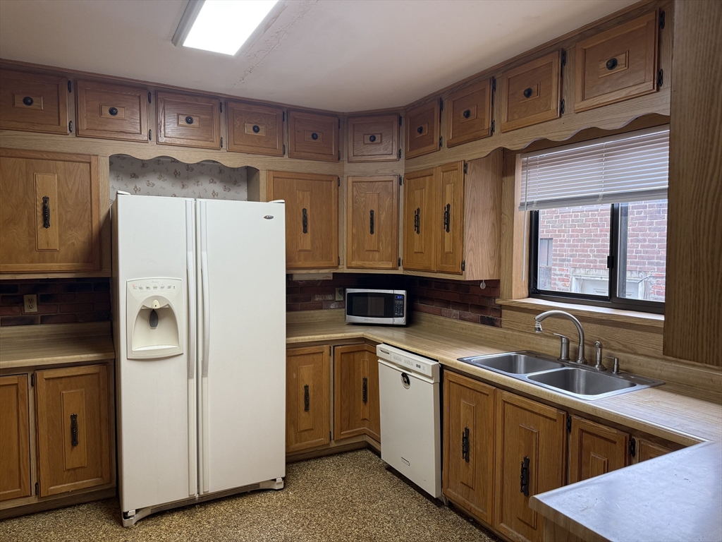 3 bed, 1 bath apartment for rent at 195 Millbury St Unit 1, Worcester — photo 7 of 15