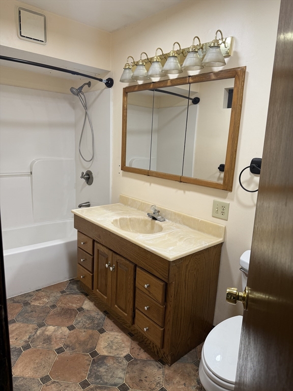 3 bed, 1 bath apartment for rent at 195 Millbury St Unit 1, Worcester — photo 8 of 15