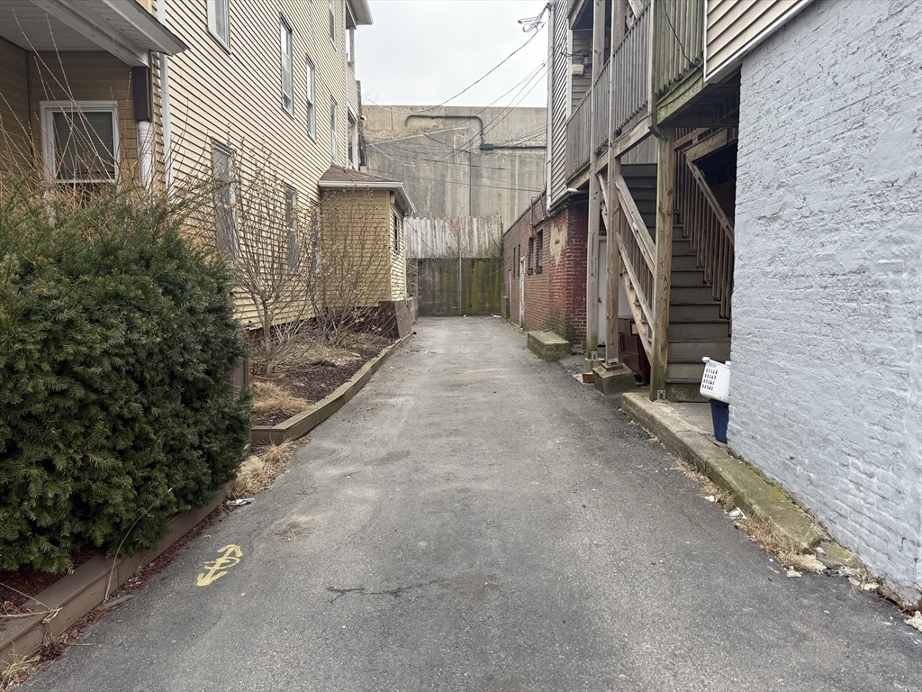 3 bed, 1 bath apartment for rent at 195 Millbury St Unit 1, Worcester — photo 4 of 15