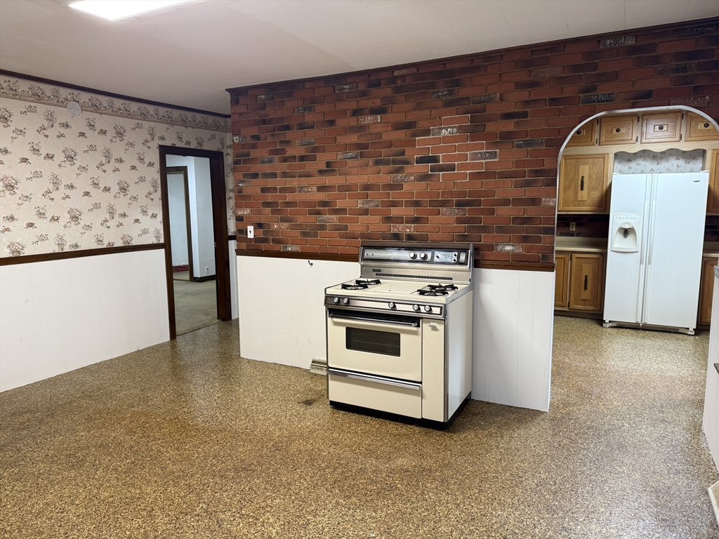 3 bed, 1 bath apartment for rent at 195 Millbury St Unit 1, Worcester — photo 6 of 15