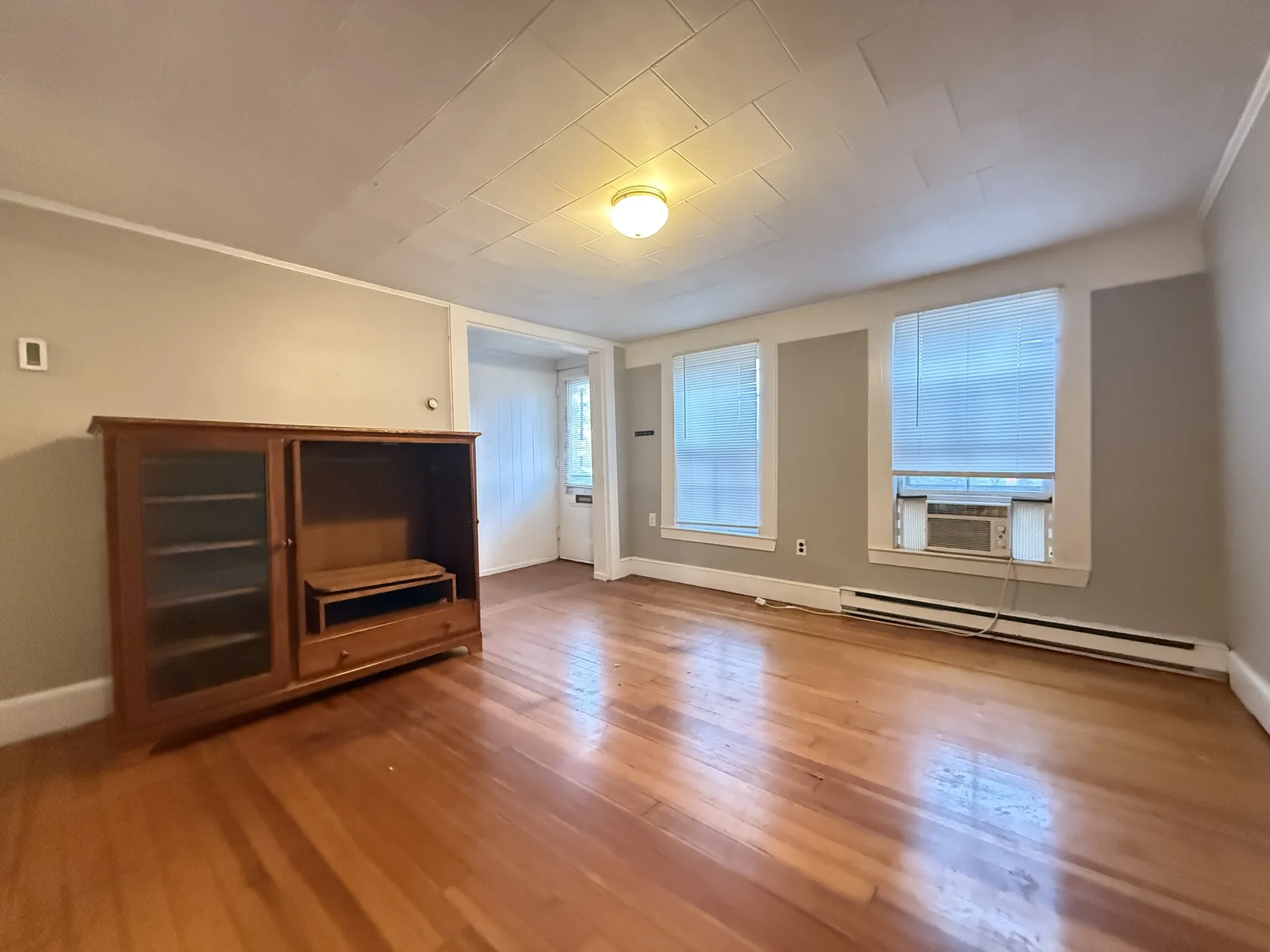 2 bed, 1 bath apartment for rent at 195 Mount Auburn St Unit 1, West Cambridge — photo 3 of 6