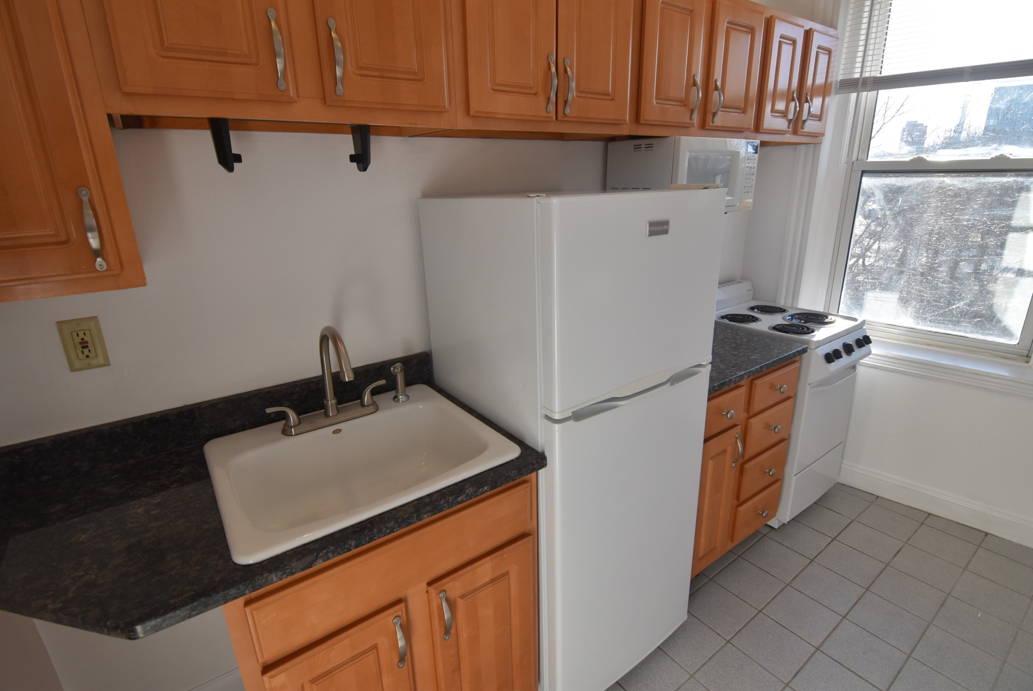 Studio bed, 1 bath apartment for rent at 195 Park Dr Unit 32, Fenway — photo 7 of 13