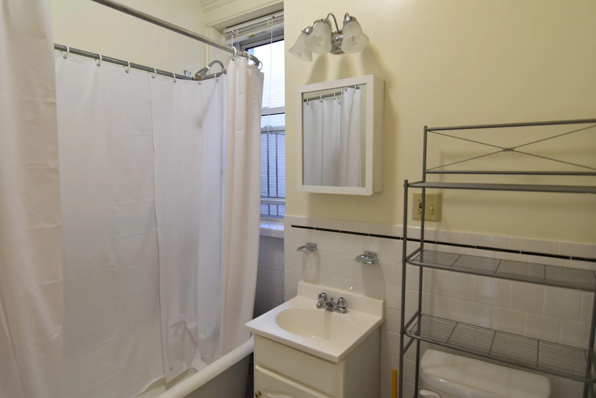1 bed, 1 bath apartment for rent at 195 Park Dr Unit 33, Fenway — photo 8 of 12