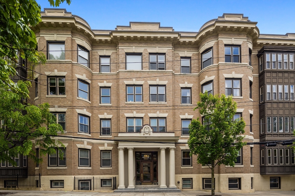 2 bed, 1 bath apartment for rent at 195 Saint Paul St Unit 1G, Brookline — photo 2 of 21