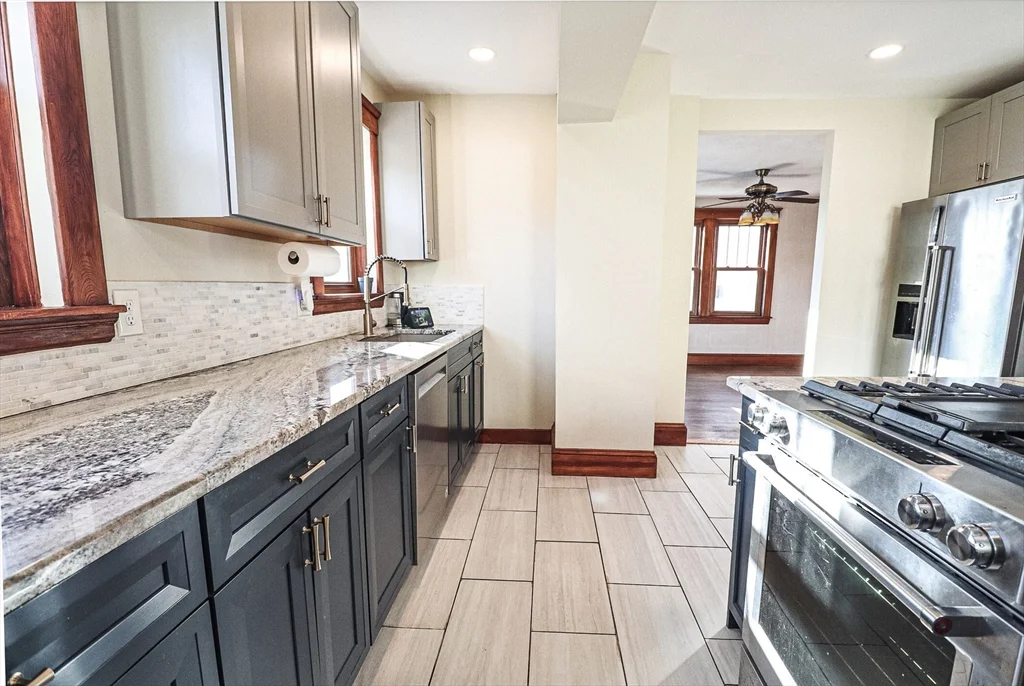 3 bed, 2 bath apartment for rent at 195 Sea St, Merrymount — photo 1 of 28