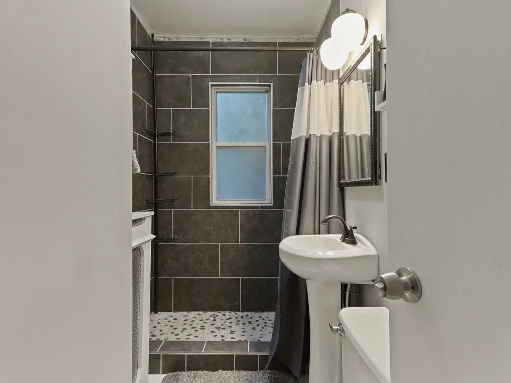2 bed, 1 bath apartment for rent at 195 South St Unit 4, Jamaica Plain — photo 4 of 17