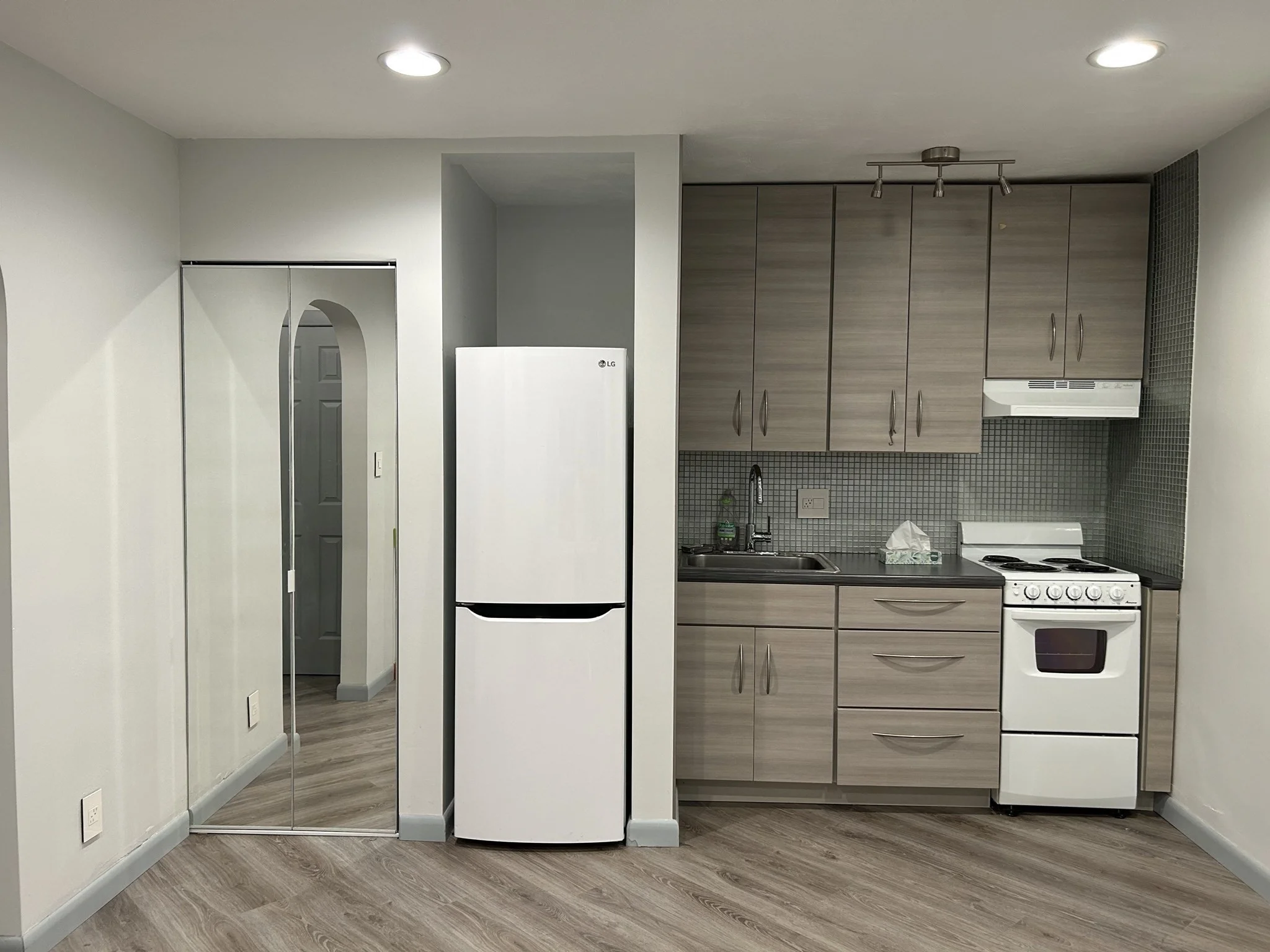 1 bed, 1 bath apartment for rent at 195 Thomas Burgin Pkwa Unit 510, Quincy Center — photo 4 of 8