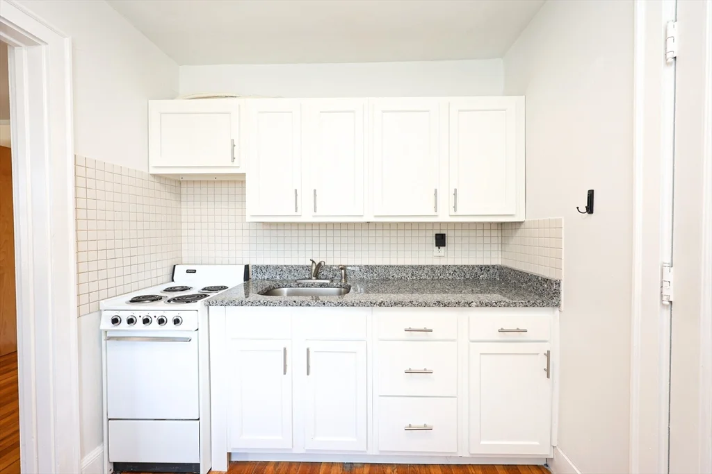 Studio bed, 1 bath apartment for rent at 195 Thomas Burgin Pkwy Unit 407, Quincy — photo 4 of 22