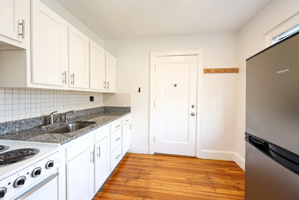 Studio bed, 1 bath apartment for rent at 195 Thomas Burgin Pkwy Unit 407, Quincy — photo 5 of 22