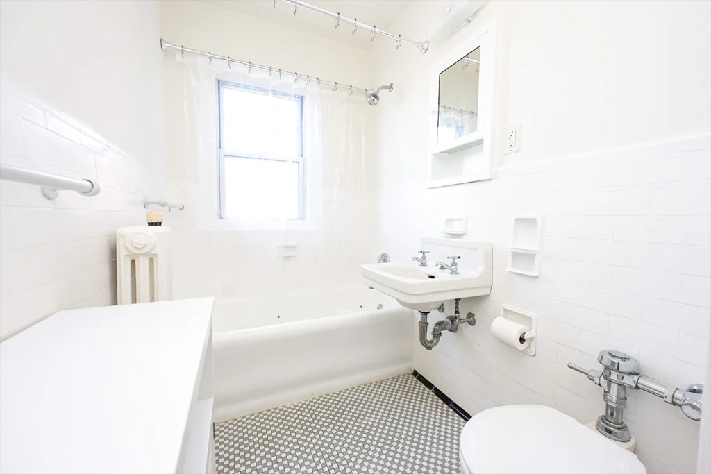 Studio bed, 1 bath apartment for rent at 195 Thomas Burgin Pkwy Unit 407, Quincy — photo 9 of 22