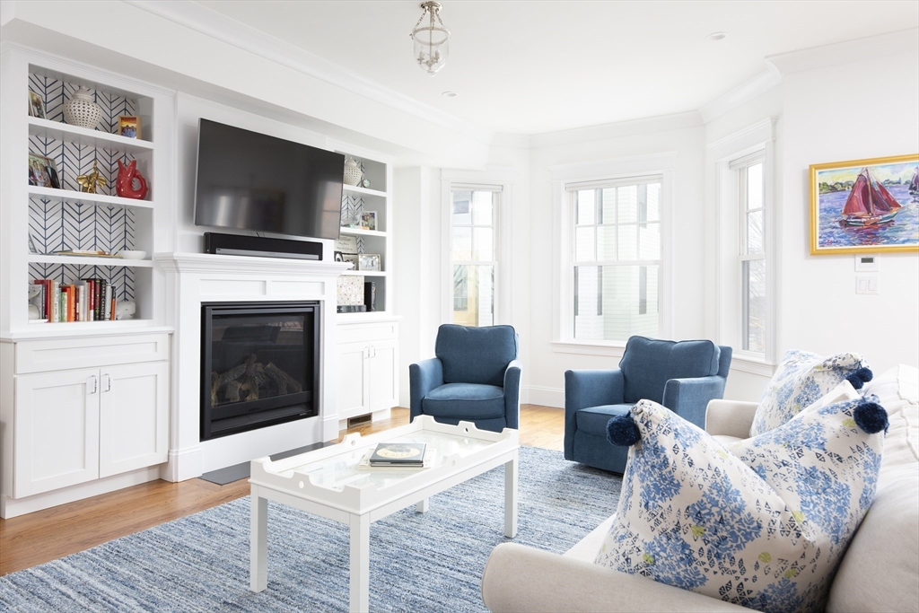 3 bed, 3 bath apartment for rent at 195 2nd St Unit 1, South Boston — photo 4 of 14