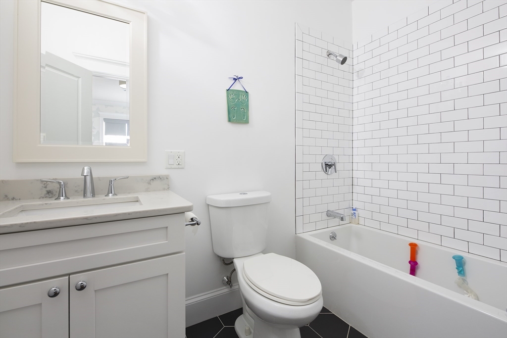 3 bed, 3 bath apartment for rent at 195 2nd St Unit 1, South Boston — photo 8 of 14