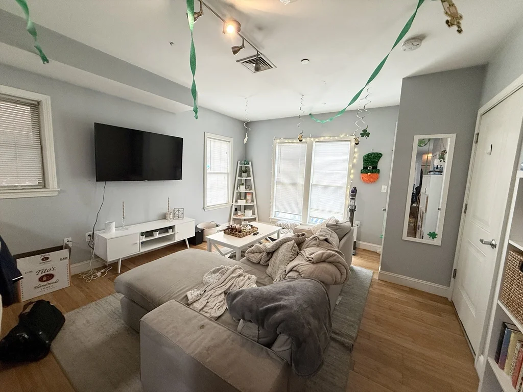 3 bed, 2 bath apartment for rent at 195 W Third Unit 1, South Boston — photo 4 of 13