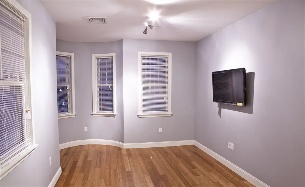 4 bed, 2 bath apartment for rent at 195 W Third Unit 4, South Boston — photo 3 of 16