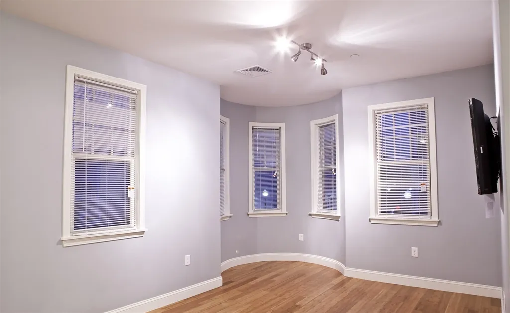 4 bed, 2 bath apartment for rent at 195 W Third Unit 4, South Boston — photo 4 of 16
