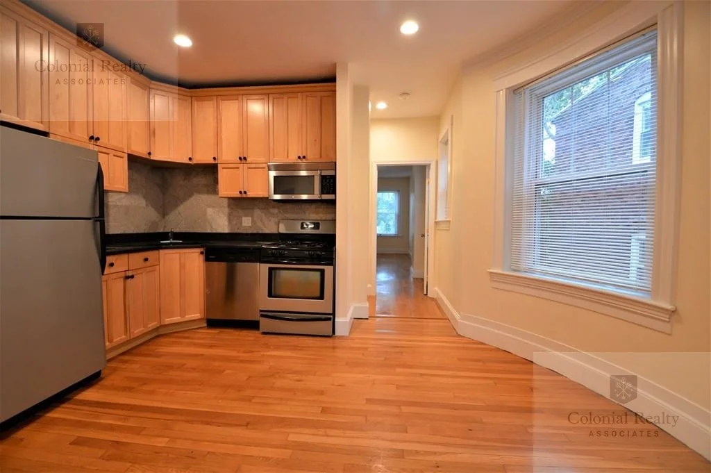 4 bed, 2 bath apartment for rent at 195 Winthrop Rd Unit 9, Aspinwall Hill — photo 2 of 17