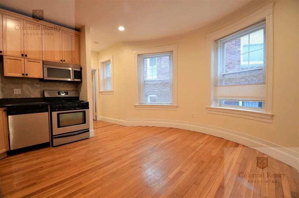 4 bed, 2 bath apartment for rent at 195 Winthrop Rd Unit 9, Aspinwall Hill — photo 3 of 17