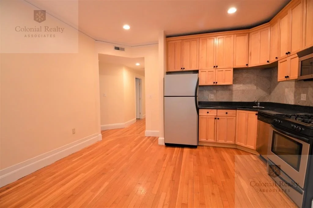 4 bed, 2 bath apartment for rent at 195 Winthrop Rd Unit 9, Aspinwall Hill — photo 4 of 17