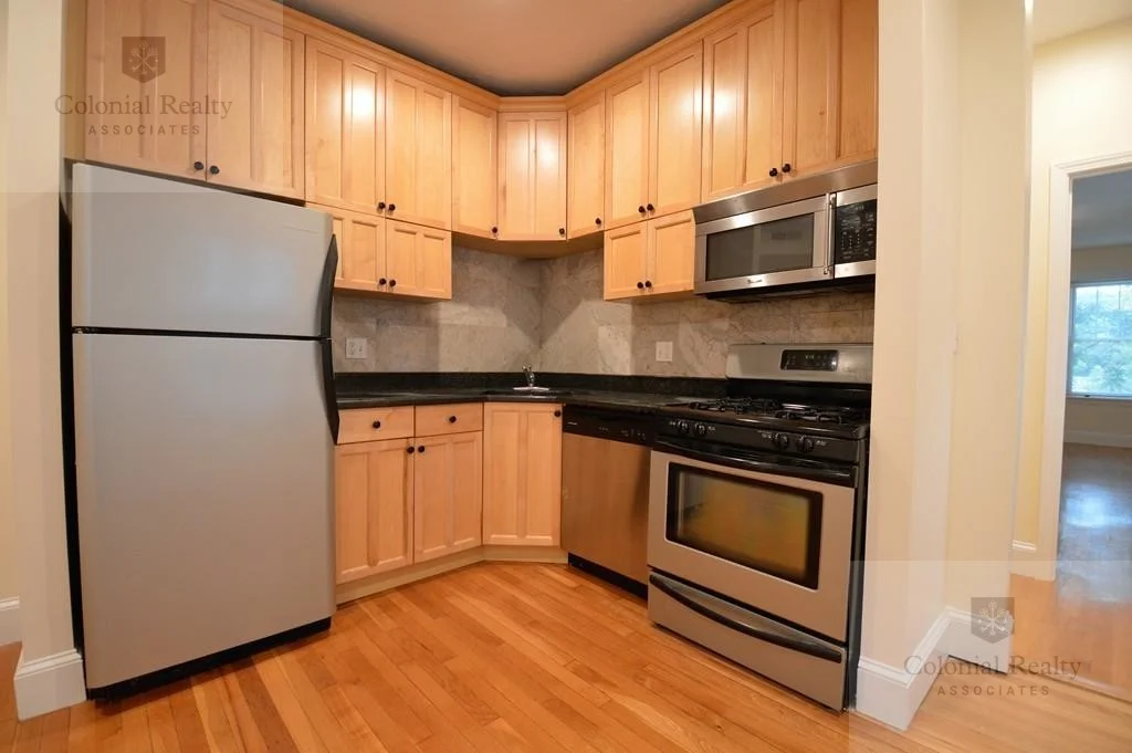 4 bed, 2 bath apartment for rent at 195 Winthrop Rd Unit 9, Aspinwall Hill — photo 1 of 17