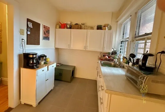 2 bed, 1 bath apartment for rent at 1957 Commonwealth Ave Unit 03, Brighton — photo 5 of 13