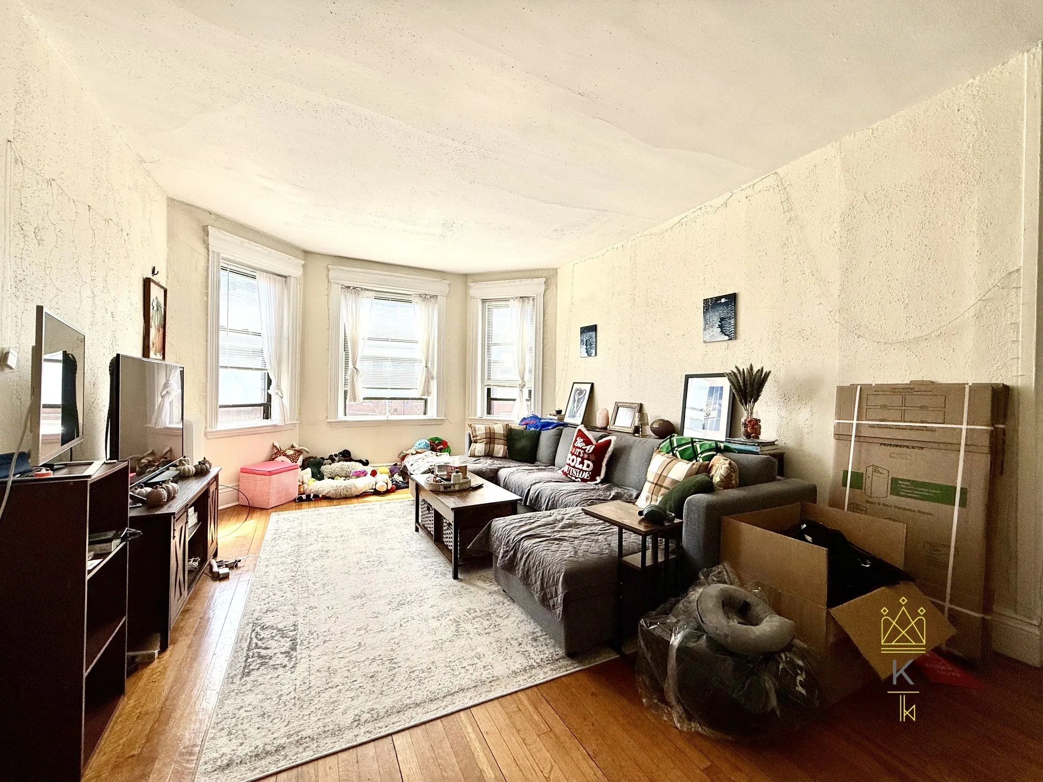 2 bed, 1 bath apartment for rent at 1957 Commonwealth Ave Unit 05, Brighton