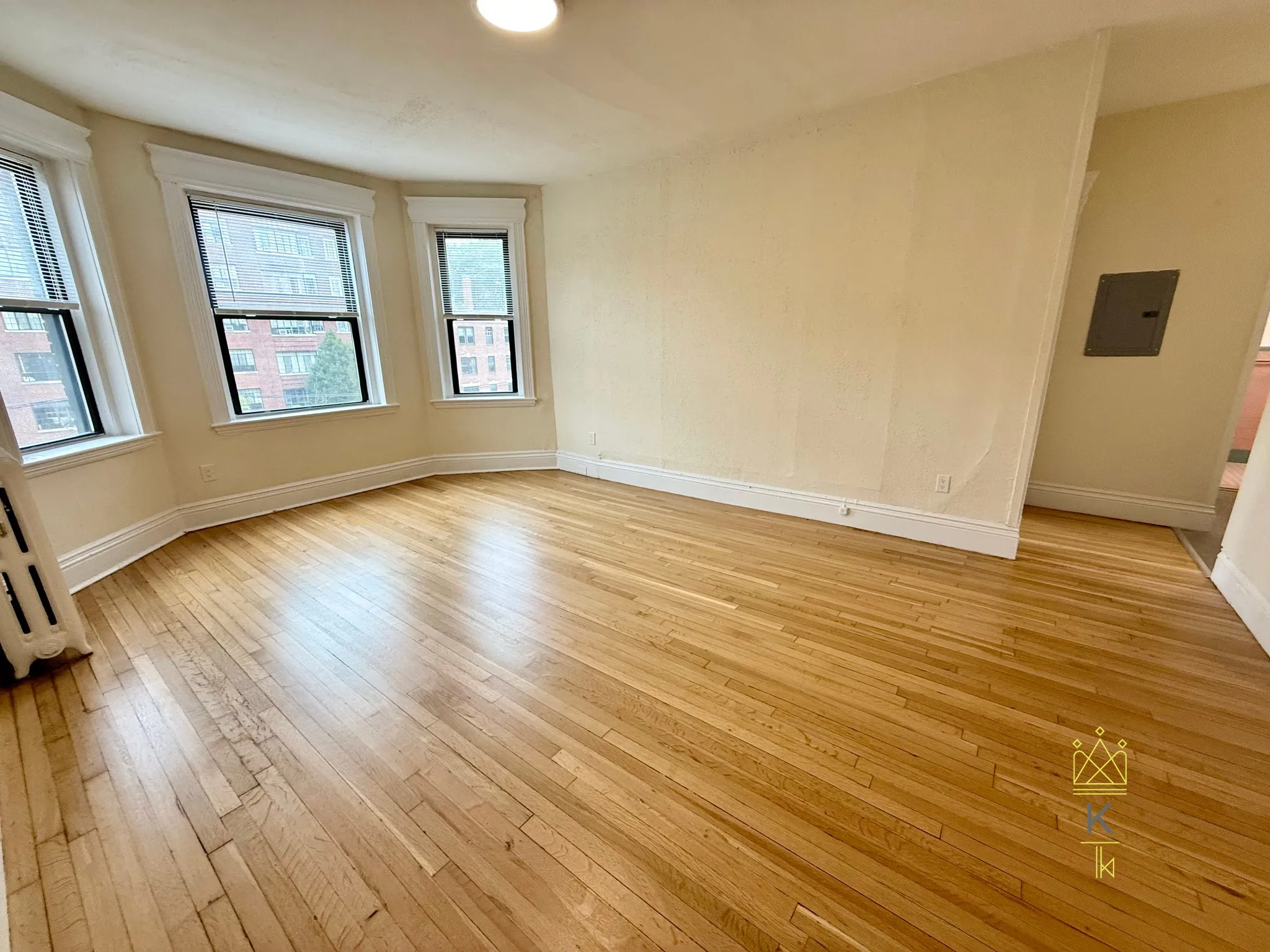 2 bed, 1 bath apartment for rent at 1957 Commonwealth Ave Unit 3, Brighton — photo 2 of 12