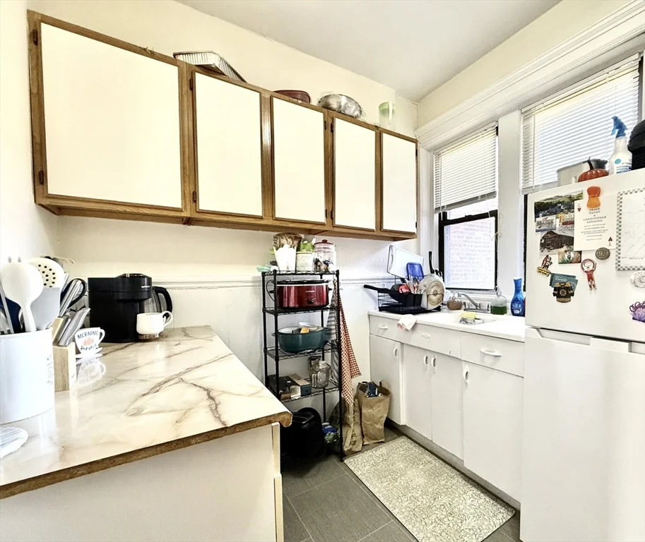 2 bed, 1 bath apartment for rent at 1957 Commonwealth Ave Unit 5, Brighton — photo 5 of 6