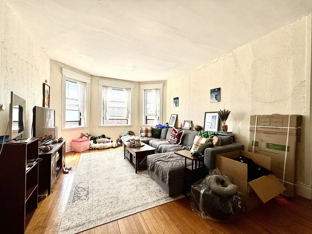 2 bed, 1 bath apartment for rent at 1957 Commonwealth Ave Unit 5, Brighton — photo 1 of 6