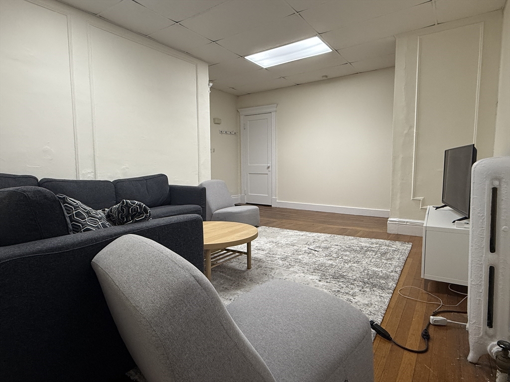 2 bed, 1 bath apartment for rent at 1957 Commonwealth Ave Unit 6, Brighton — photo 2 of 13