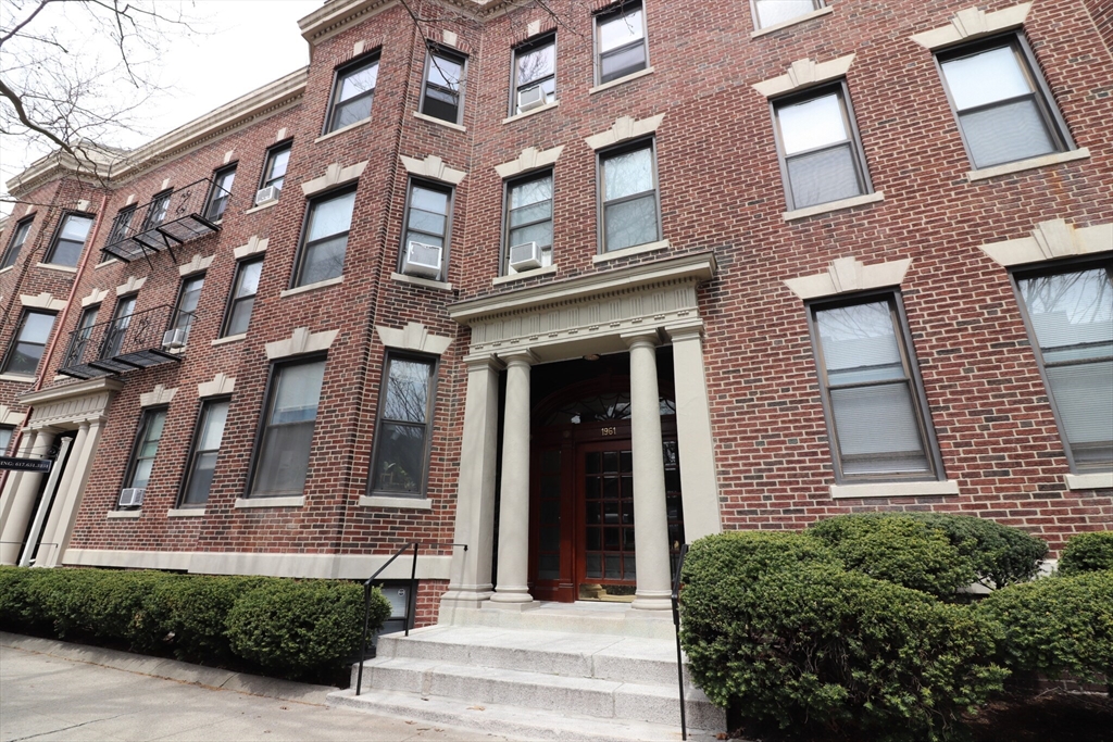 2 bed, 1 bath apartment for rent at 1957 Commonwealth Ave Unit 6, Brighton — photo 11 of 13