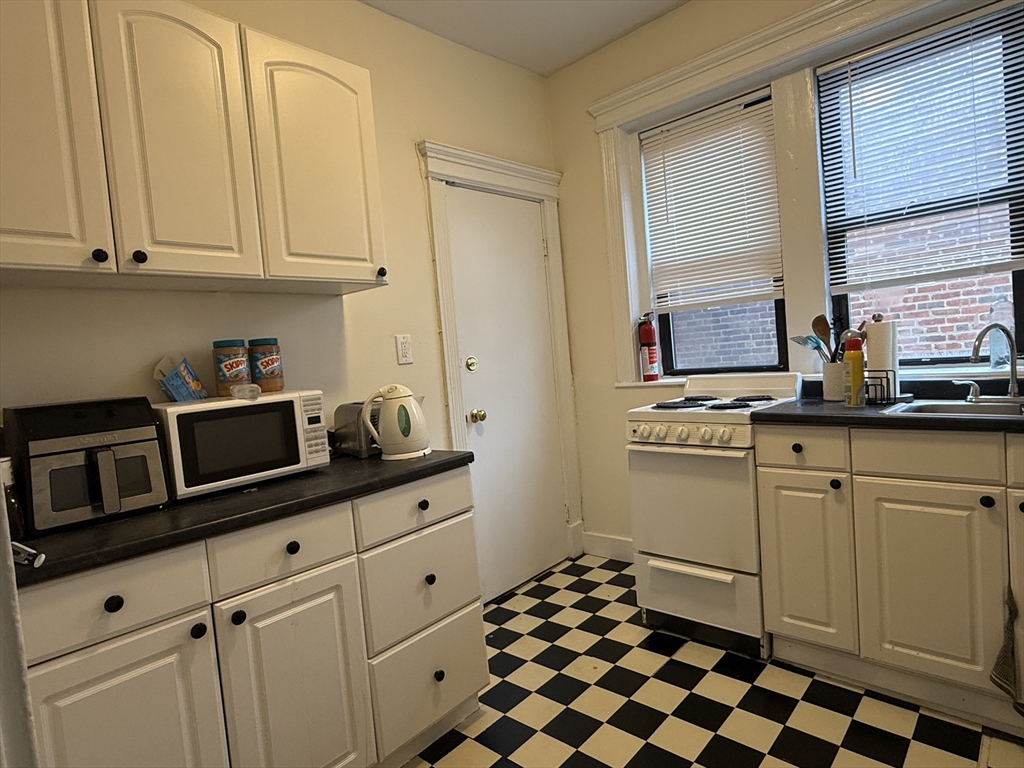 2 bed, 1 bath apartment for rent at 1957 Commonwealth Ave Unit 6, Brighton — photo 3 of 13