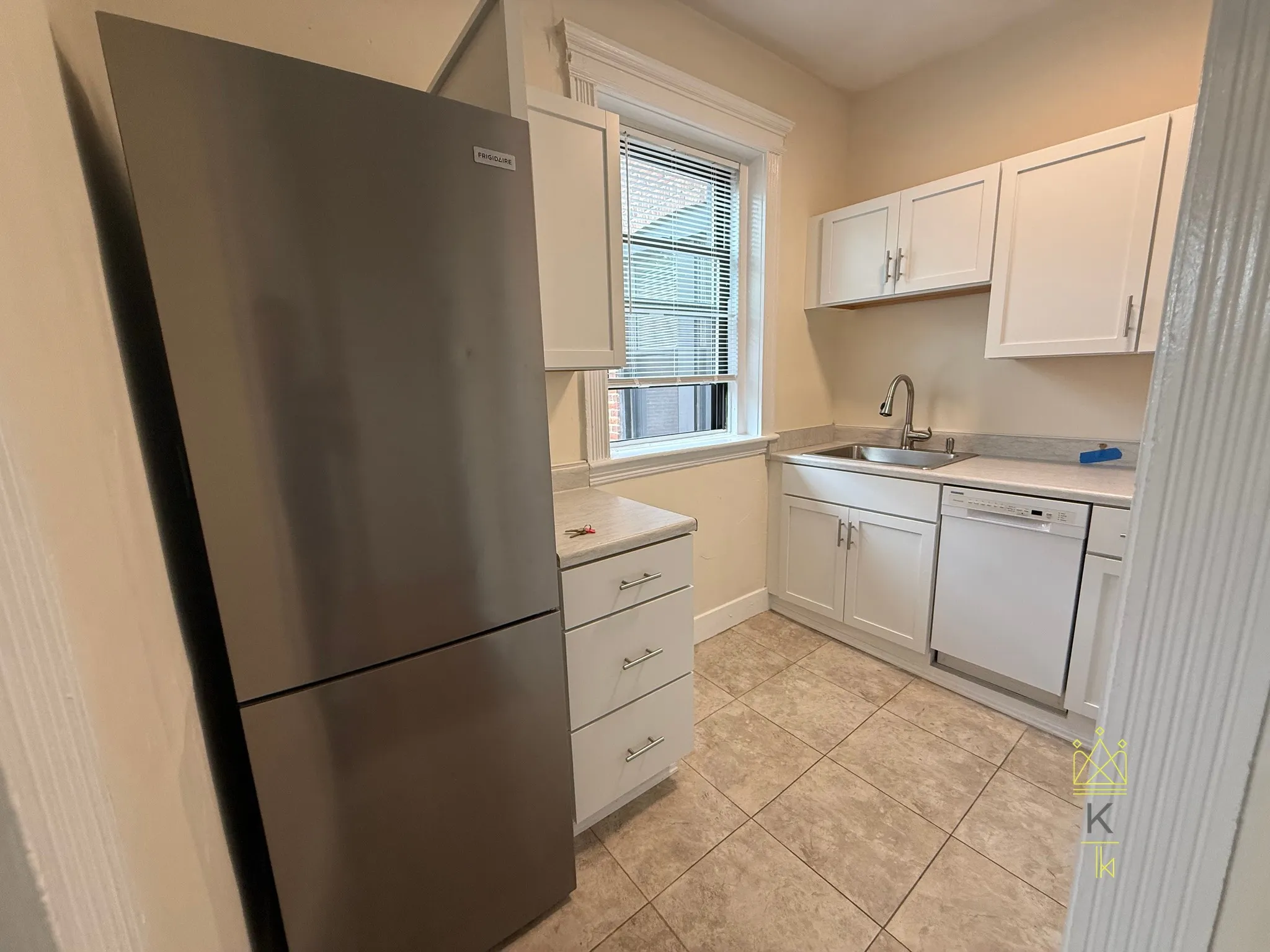 2.5 bed, 1 bath apartment for rent at 1959 Commonwealth Ave Unit 06, Brighton — photo 9 of 14