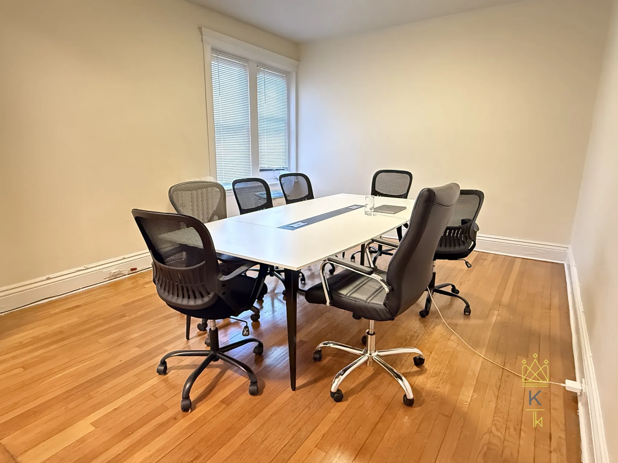 2.5 bed, 1 bath apartment for rent at 1959 Commonwealth Ave Unit 06, Brighton — photo 3 of 11