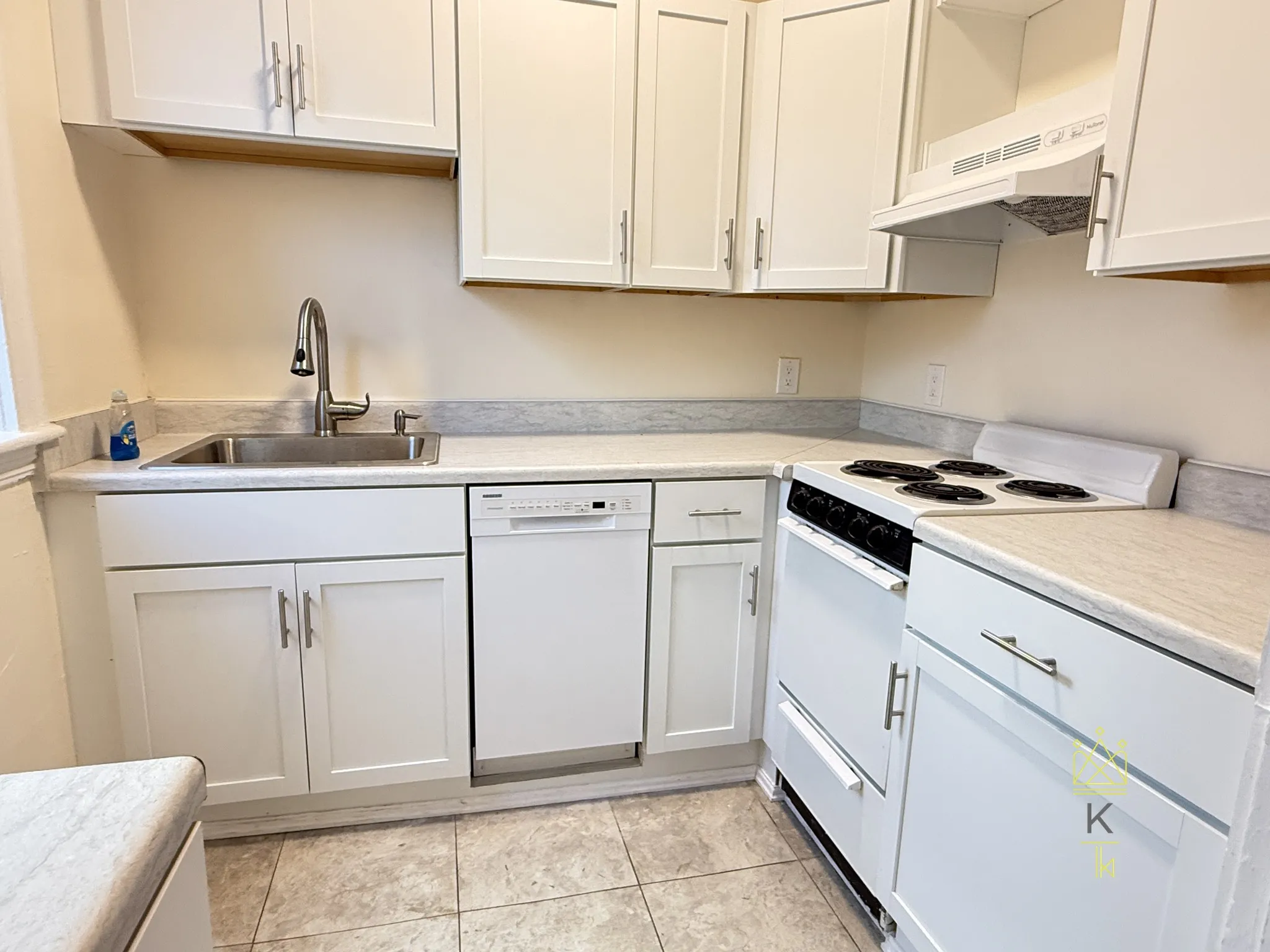 2.5 bed, 1 bath apartment for rent at 1959 Commonwealth Ave Unit 06, Brighton
