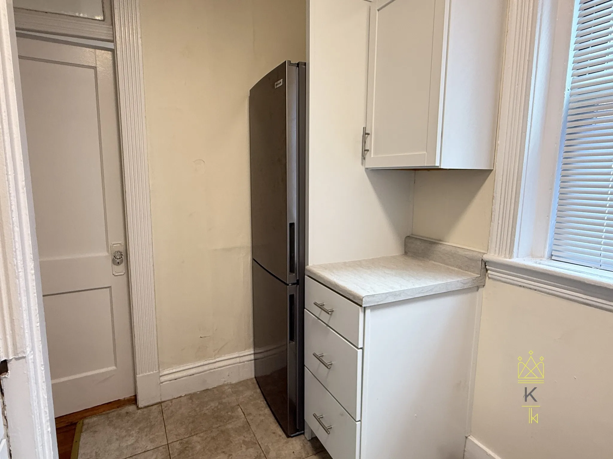2.5 bed, 1 bath apartment for rent at 1959 Commonwealth Ave Unit 06, Brighton — photo 2 of 11