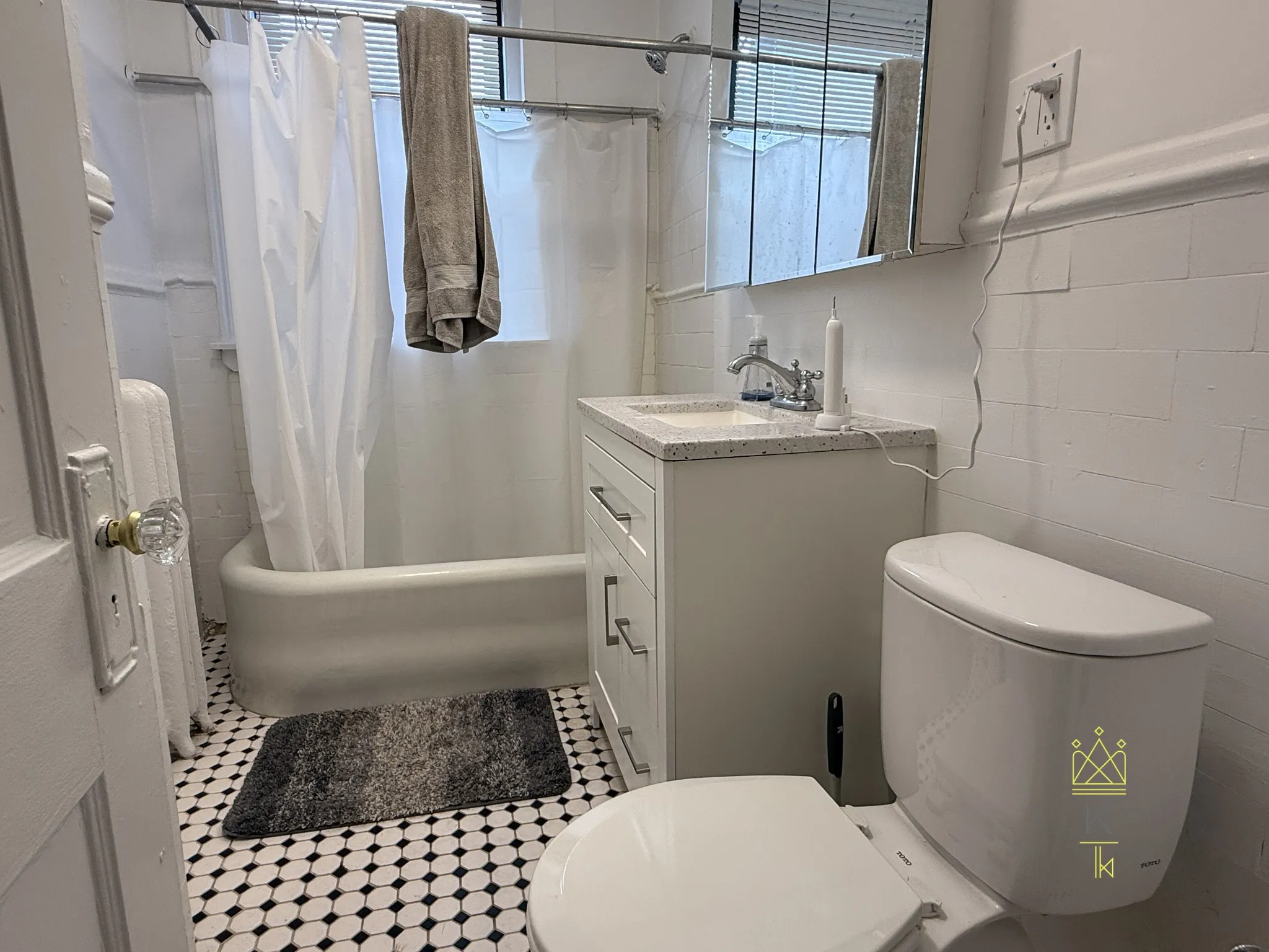 2.5 bed, 1 bath apartment for rent at 1959 Commonwealth Ave Unit 06, Brighton — photo 8 of 11