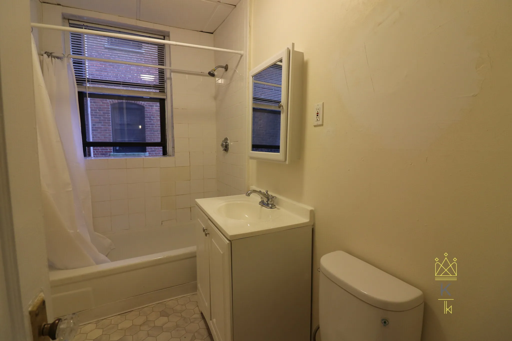 2.5 bed, 1 bath apartment for rent at 1959 Commonwealth Ave Unit 2, Brighton — photo 18 of 25