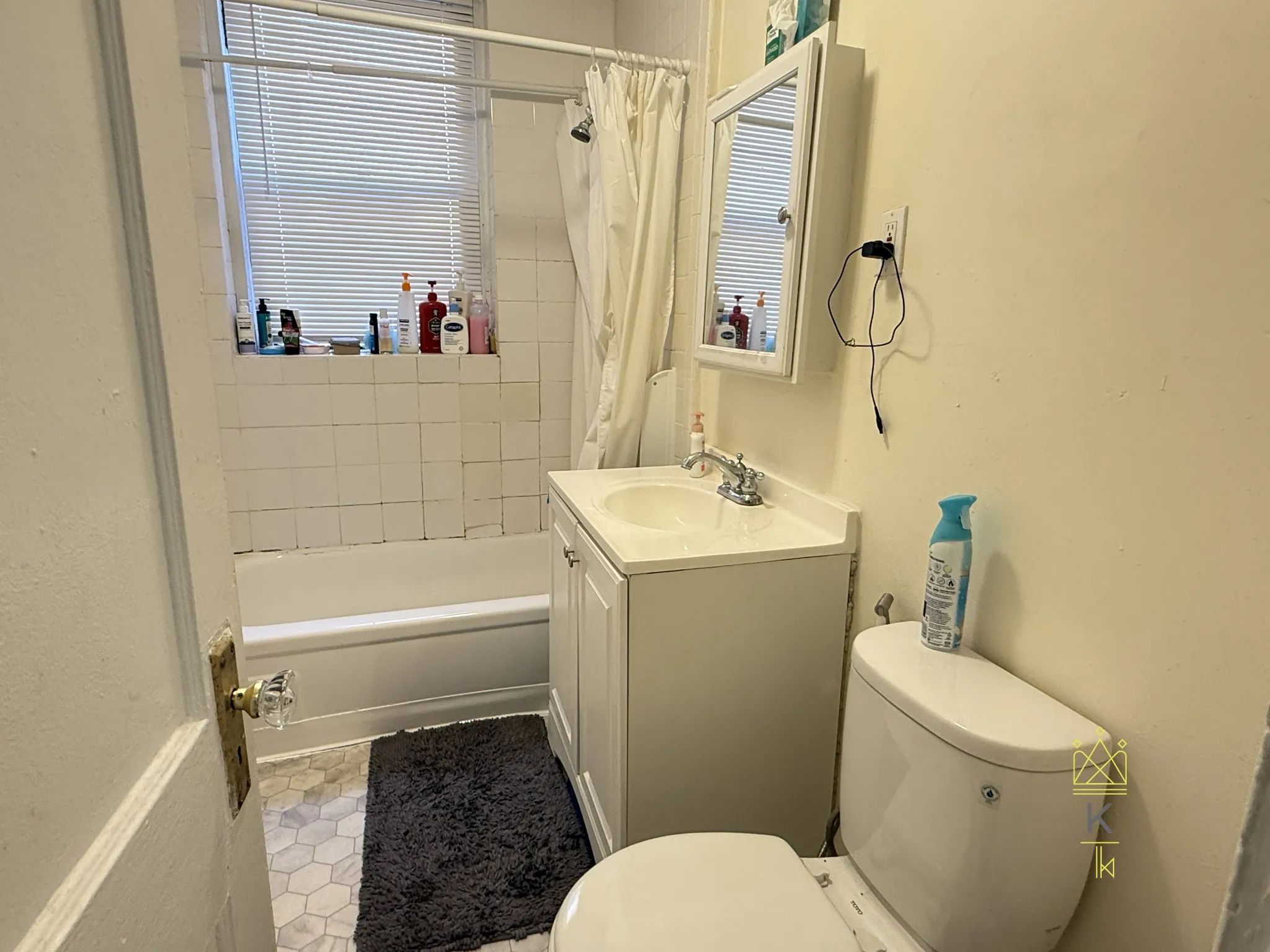 2.5 bed, 1 bath apartment for rent at 1959 Commonwealth Ave Unit 2, Brighton — photo 10 of 25